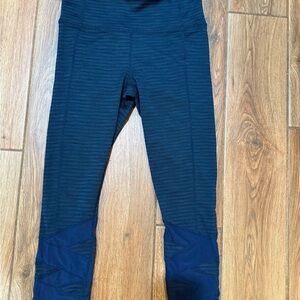 Athleta Navy Blue crop Leggings - women’s small